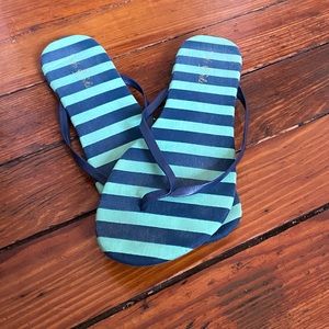 🧩 2/$20 Soho Sole Blue Stripes Flip Flops Size 11